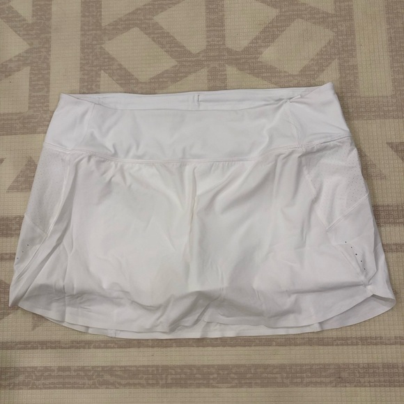 NWOT Athleta Run With It Skort 14 inches Color White women’s XL - Picture 7 of 14